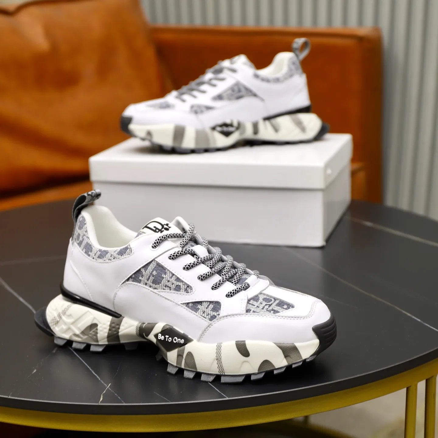 Ex-factory price: 462💰🙅‍♂️🙅‍♂️🙅‍♂️ Brand: Dior DIOR Standard code: 38-44 (45 customized) Grade: Same as the official website Material: Original cowhide material spliced with brand cloth Comfortable and breathable lining Lightweight and wear-resistant sports outsole Style category: Men's fashion casual shoes Running sports shoes Distinguished luxury brand elements Top luxury color: actual picture color